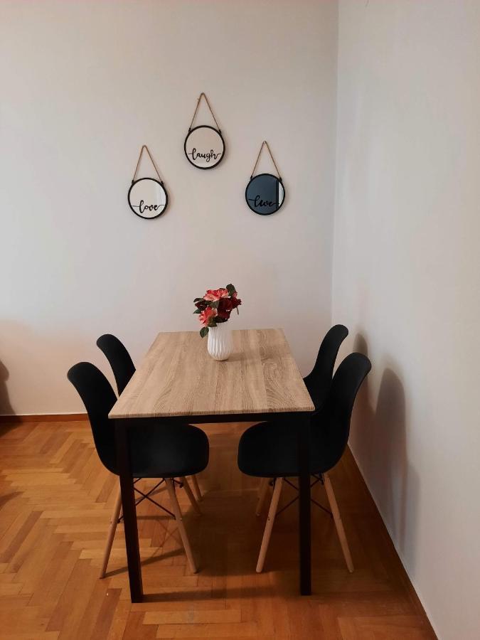 Cosy Apartment In The Heart Of The City Каламата Екстер'єр фото